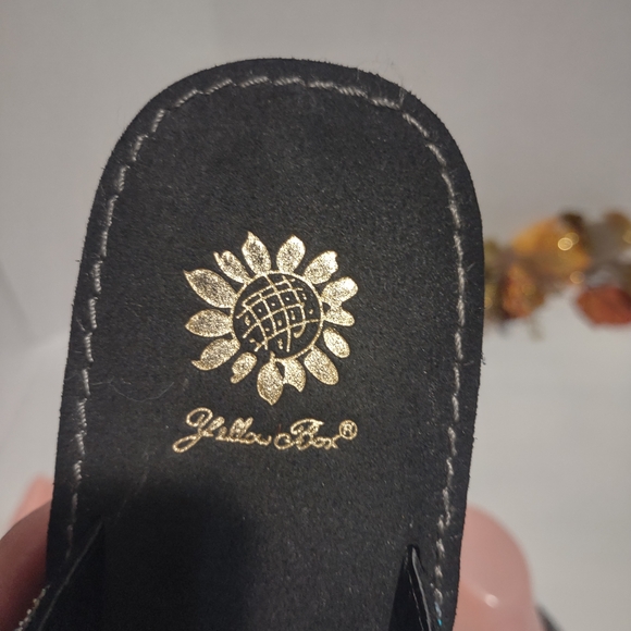 Yellow Box Black and Gold Sandals - Picture 3 of 4